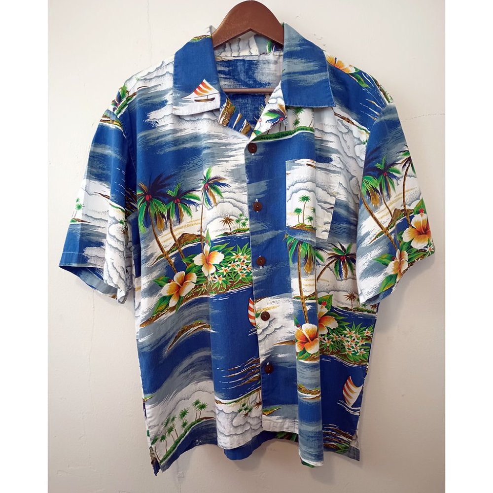 Vintage Hawaiian short sleeve button-down shirt size L/XL classic island pattern